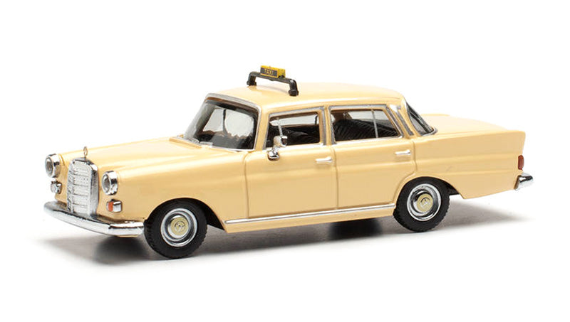 Herpa 095693 1/87 Scale Mercedes-Benz 200 Fintail Taxi