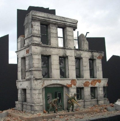 Dioramas Plus 2 1/35 Ruined Small 3-Story Government Building (12"x7")