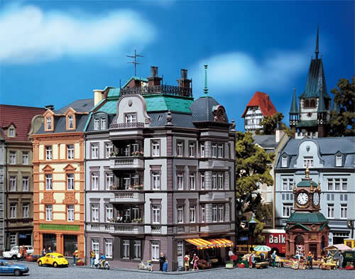 Faller 130918 HO Scale Goethestrasse 88 Town End House -- 6-1/2 x 5 x 10-3/4" 16.4 x 14.8 x 27cm