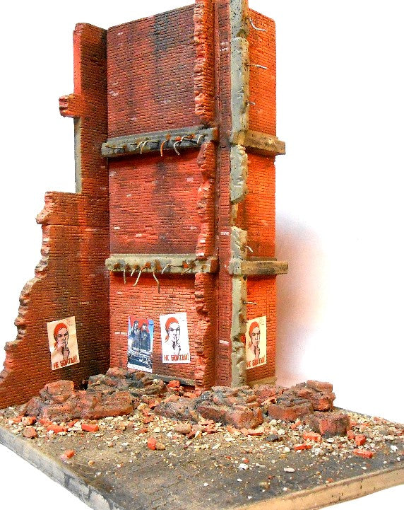 Dioramas Plus 22 1/35 Stalingrad Shakedown Ruined Walls, Rebar, Rubble w/Base (8"x10")