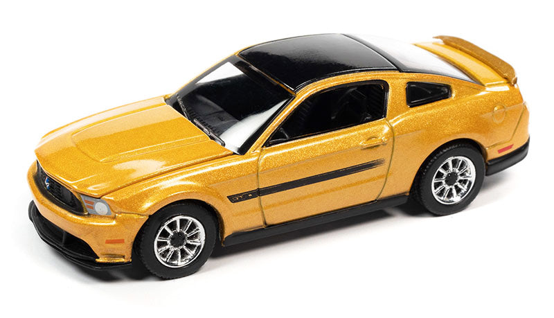 Auto World AWSP112-B 1/64 Scale 2012 Ford Mustang GT/CS