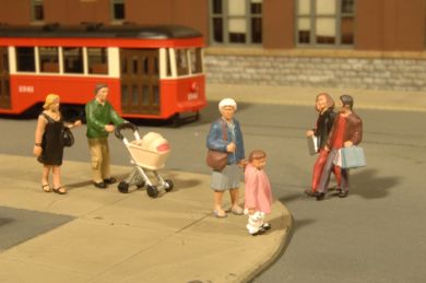 Bachmann 33159 O Scenescapes People Strolling (6 & Baby Coach)