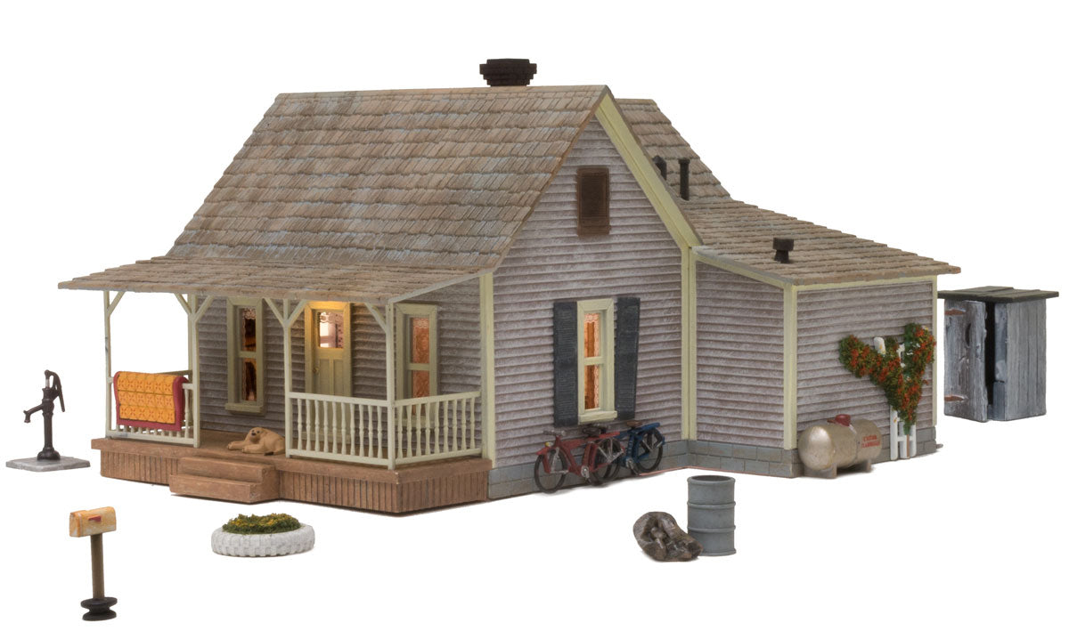 Woodland Scenics 5860 O Scale Old Homestead w/Lights - Built & Ready Landmark Structures(R) -- Assembled - 6-3/4 x 9-13/16 x 5-1/8" 17.1 x 24.9 x 13cm