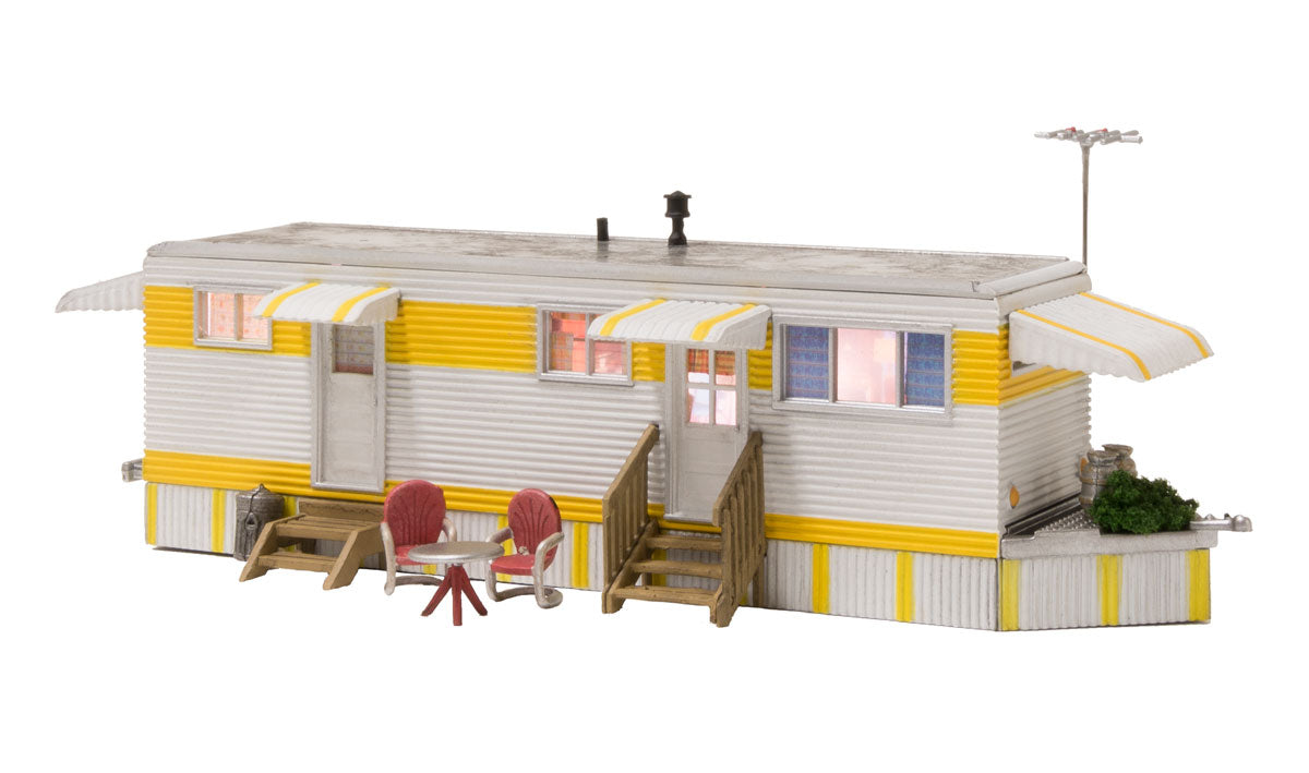 Woodland Scenics 5863 O Scale Built-&-Ready(R) Landmark Structure(R) - Assembled -- Sunny Days Trailer with Lights