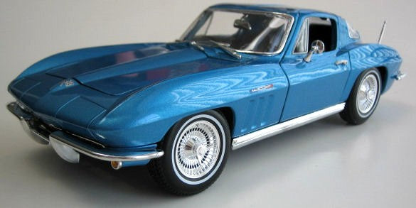 Maisto 31640BLU 1/18 1965 Corvette (Metallic Blue)
