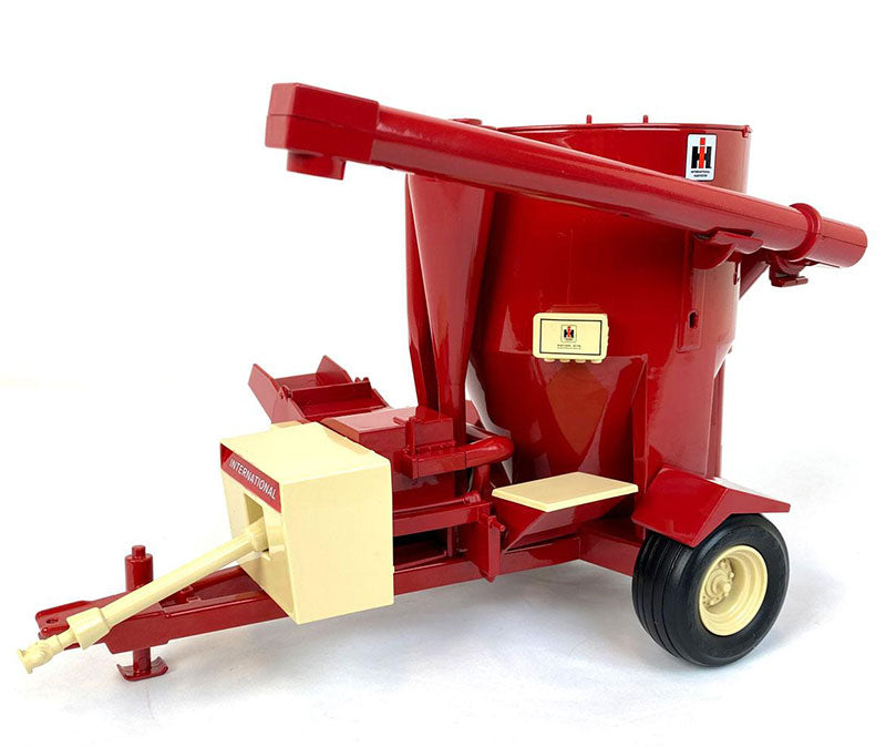 Spec-Cast ZJD-1890 1/16 Scale IH 950 Grinder Mixer Features: Pin style hitch