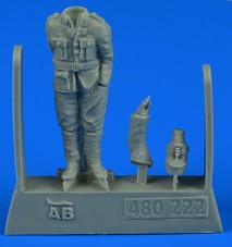Aerobonus 480222 1/48 WWI French Pilot #2 (Standing, 1 Hand in Pocket other holding out to side)