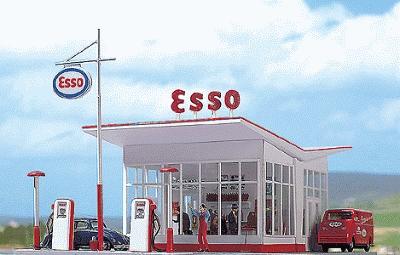 Busch 1005 HO Scale 1950s ESSO Gas Station -- Kit