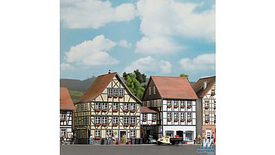 Busch 1538 HO Scale Half Timbered Houses/Brdg