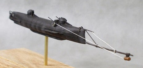 Cottage Industry Models 72001 1/72 H.L. Hunley Confederate Submarine (11-1/2"L)