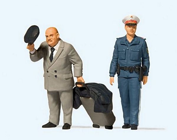 Preiser 44915 G Scale Traveler & Female Police Officer