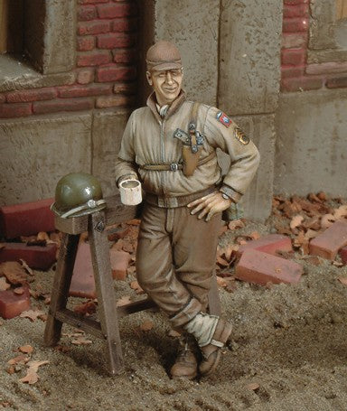 Royal Model 193 1/35 WWII US Soldier at Break w/Mug (Resin