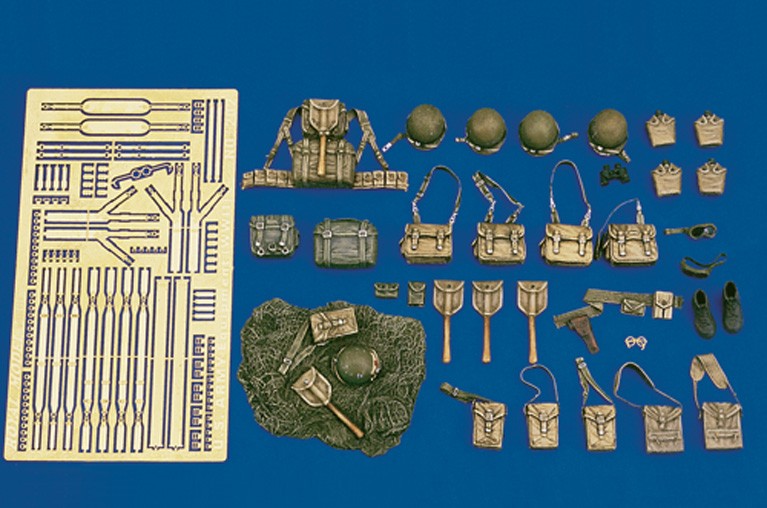 Royal Model 202 1/35 WWII US Army Equipment: pouches, helmets, straps, etc. (Resin/Photo-Etch)