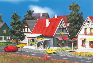 Vollmer 49572 Z Scale Gray House w/Red Roof -- 2-3/8 x 2-1/4 x 2" 6 x 5.8 x 5.2cm