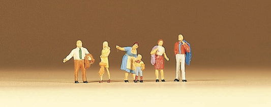 Preiser 79068 N Scale Family in the City Figure Set