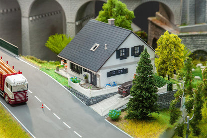 Faller 130640 HO Scale Renovated Detached House Model Kit
