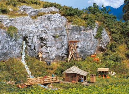 Faller 272532 N Scale Lodge with Raised Hide Model Kit
