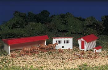 Bachmann 45152 HO Scale Plasticville Classic Kit - Farm Buildings w/Animals