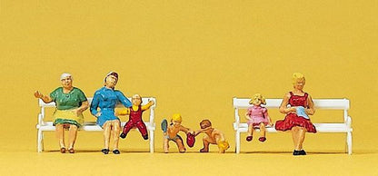 Preiser 10051 HO Scale Pedestrians Women & Children On Benches