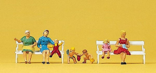 Preiser 10051 HO Scale Pedestrians Women & Children On Benches