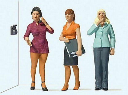 Preiser 44922 G Scale In the Office Women pkg(3)
