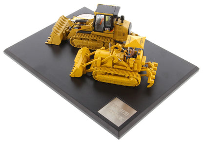 Diecast Masters 85559 1/50 Cat 977D & 963K Loaders, Evolution
