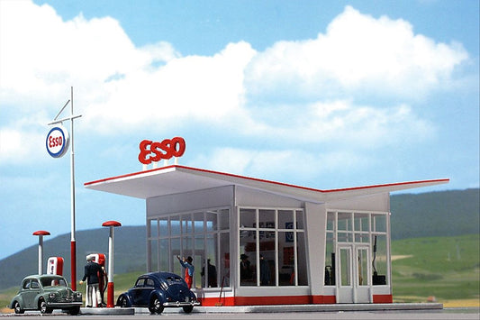 Busch 1005 HO Scale 1950s ESSO Gas Station Kit