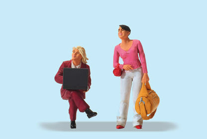 Preiser 44904 G Scale Pedestrians 1/22.5 Scale Two Girls