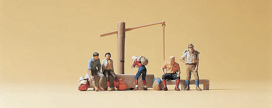 Preiser 79161 N Scale People Resting by Village Fountain Set