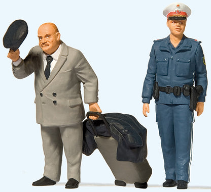 Preiser 44915 G Scale Traveler & Female Police Officer