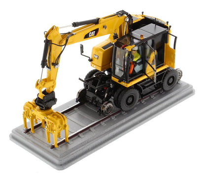 Diecast Masters 85661 1/50 Cat M323F Railroad Excavator, Yellow
