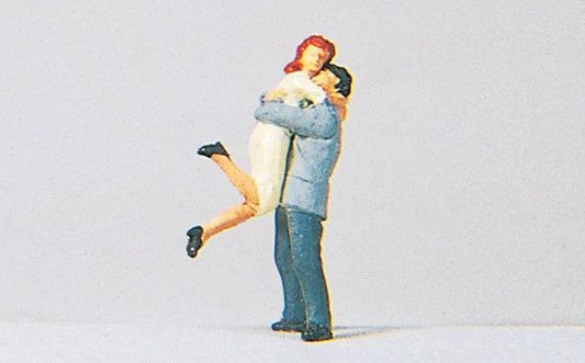 Preiser 28031 HO Scale Happy Homecoming Couple Figure