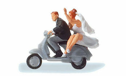 Preiser 28150 HO Scale Vespa Scooter Wedding Couple on Vespa