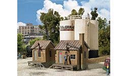 Walthers Cornerstone 933-2913 HO McGraw Oil Company Kit