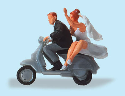 Preiser 28150 HO Scale Vespa Scooter Wedding Couple on Vespa