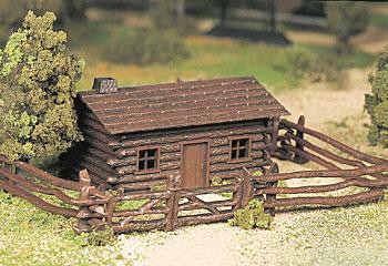Bachmann 45982 O Scale Plasticville USA Log Cabin with Rustic Fence