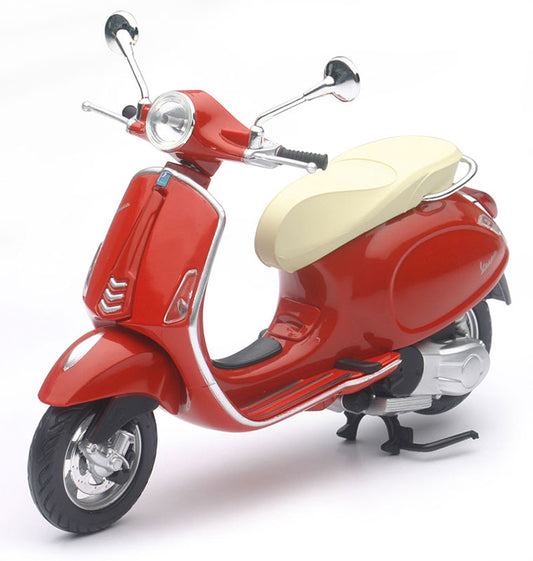New Ray 57553-A 1/12 Scale Vespa Primavera Scooter