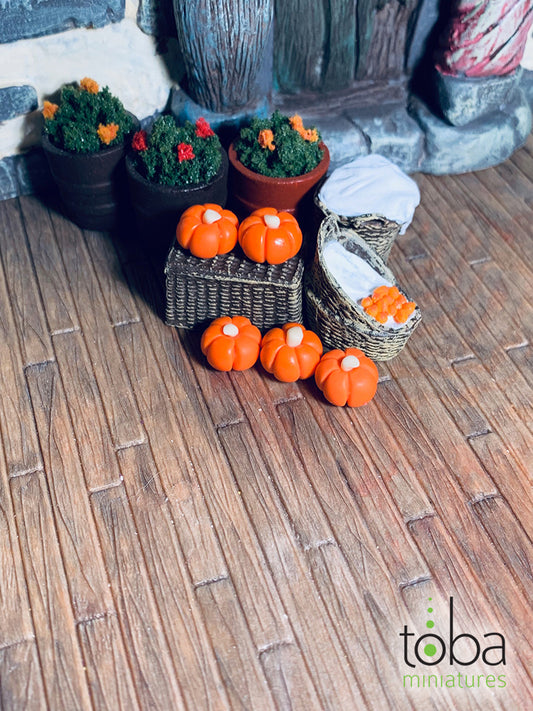 Toba Miniatures 1087 1/12 Scale Pumpkins (5)