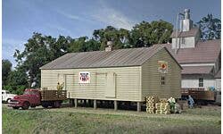 Walthers Cornerstone 933-3230 N Co-Op Storage Shed on Pilings Kit