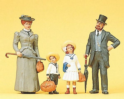 Preiser 45062 G Scale Recreation & Sports Family on Holiday pkg(4)