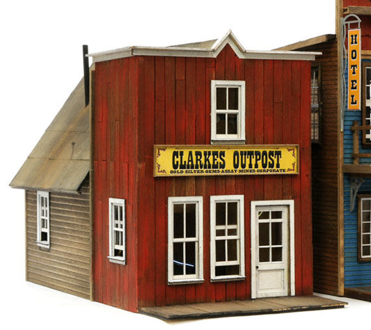 Banta Model Works 6121 O Scale Clarke's Outpost Kit