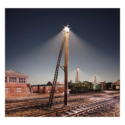 Woodland Scenics JP5674 All Scale OO/HO Wooden Yard Lamps
