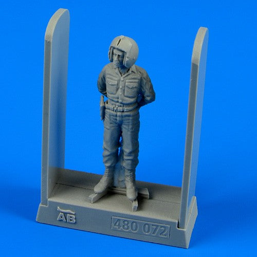 Aerobonus 480072 1/48 USAF Training Group Pilot Vietnam War (Standing, arms behi