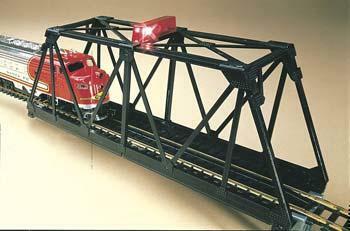 Bachmann 46904 N Scale Steel Through-Truss Bridge - Assembled -- With Red Light
