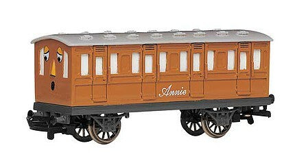 Bachmann 76094 N Scale Thomas & Friends Annie the Coach Car beige
