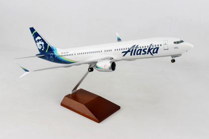 SkyMarks Supreme SKR8278 Alaska 737Max9 1/100 W/Wood Stand & Gear