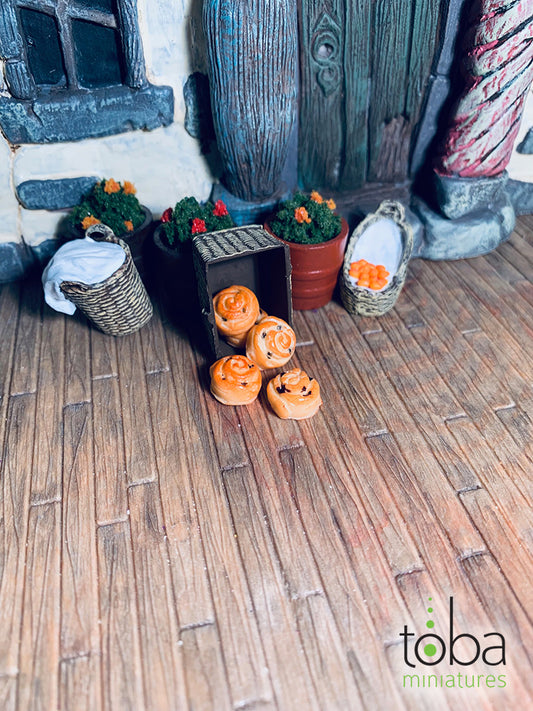 Toba Miniatures 1108 1/12 Scale Chocolate Chip Round Loaves (5)