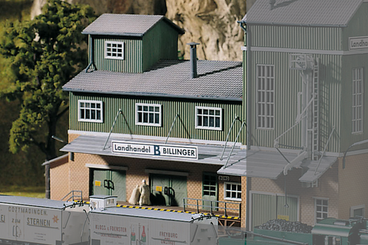 Piko 61113 HO Scale Billinger's Co-Op Storage Kit