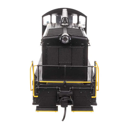 Walthers Mainline 910-10632 HO EMD NW2 DC - Penn Central #8802