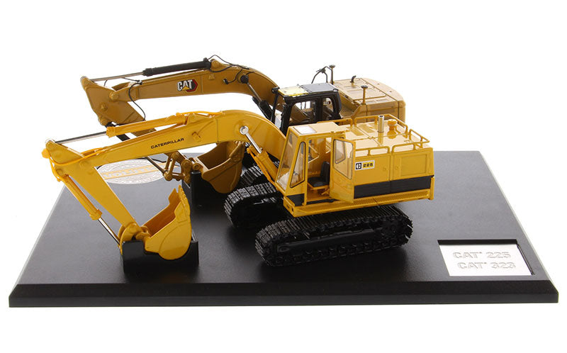 Diecast Masters 85715 1/50 Caterpillar 225 & 323 Excavator Set
